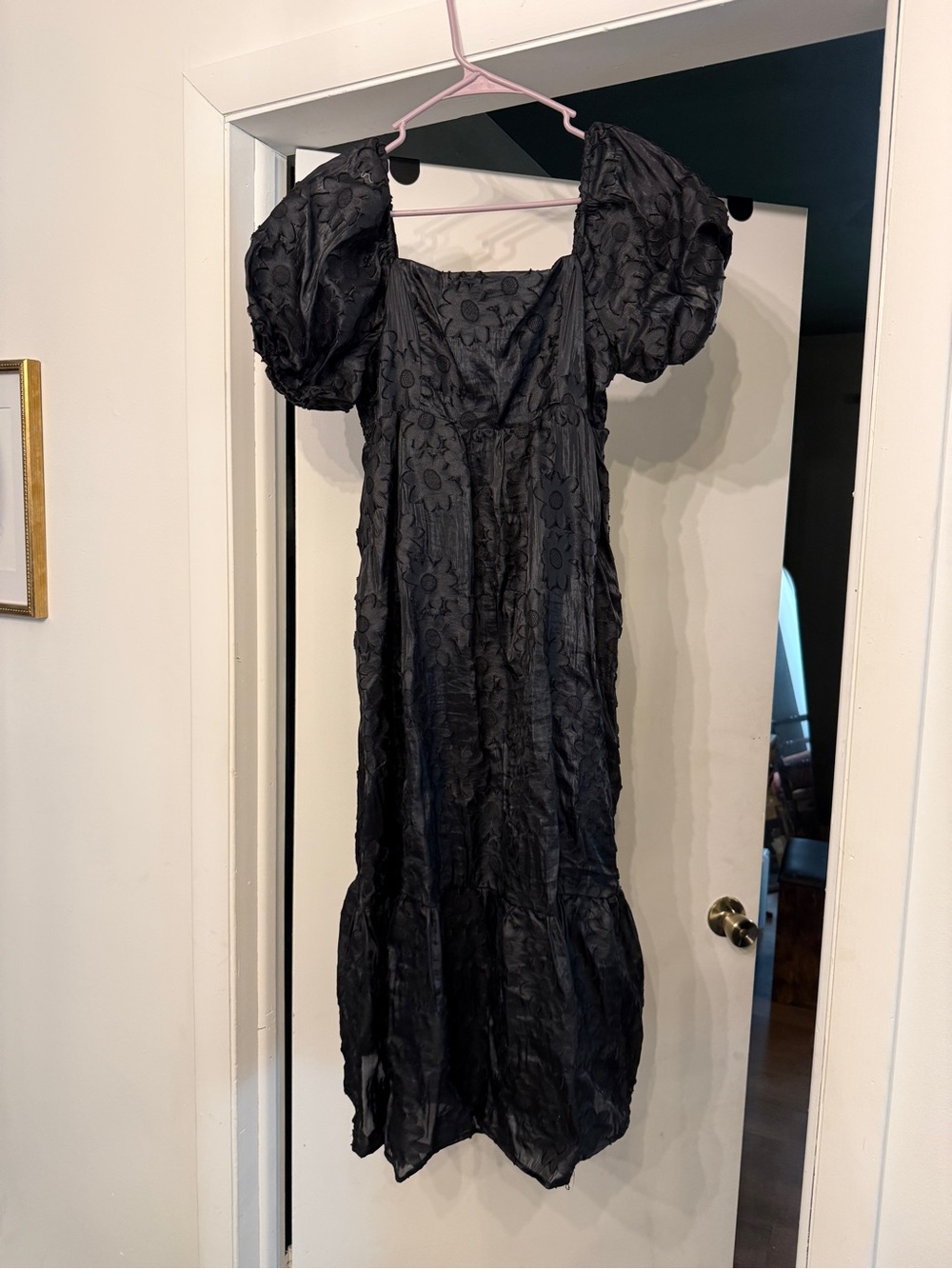 entro Black Puff-Sleeve Floral Midi Dress